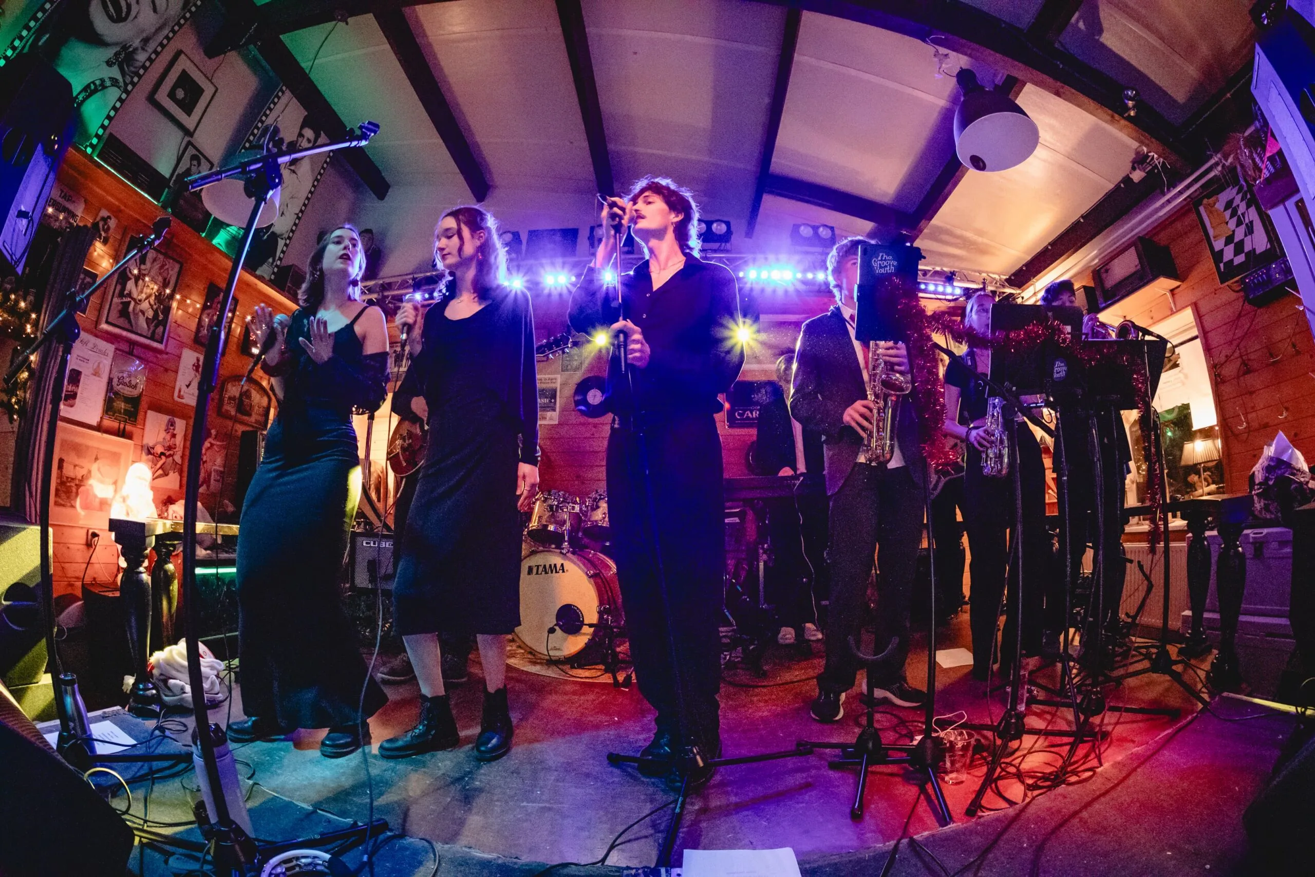 Groove Youth treedt op in de Muziekplantage in Culemborg